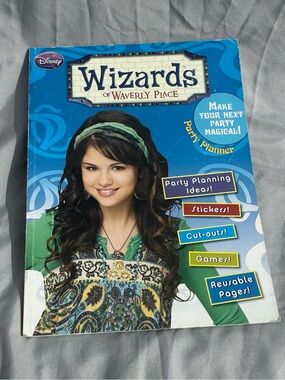 Disney Wizards of Waverly Place Green and Blue Party Planner Book